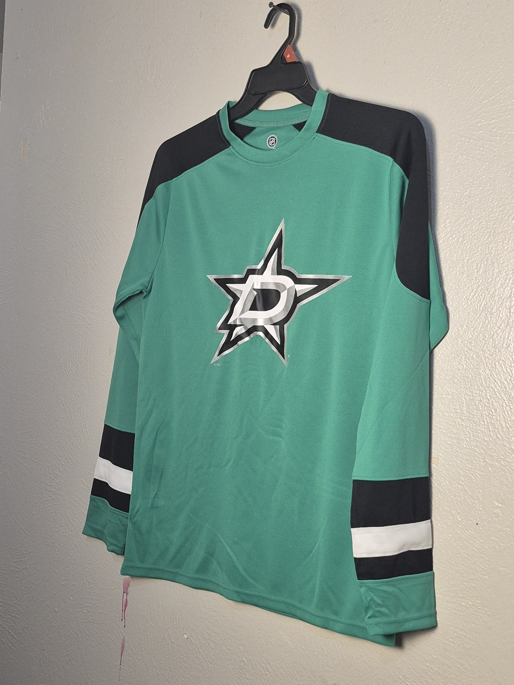 NHL Men's Green and Black Stars Hockey Sweatshirt
